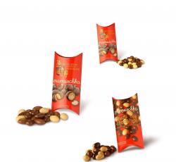 Almendras , maní y pasas cubiertas en chocolate , con leche , blanco y semi.