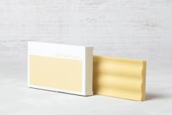 Tableta de chocolate blanco.