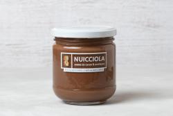 Crema Nucciola :Crema de cacao y avellanas.