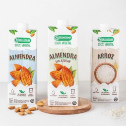 Bebida vegetal de almendras clasica , sin azucar agregada y de arroz