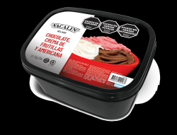 Helado de chocolate, crema de frutillas y americana
