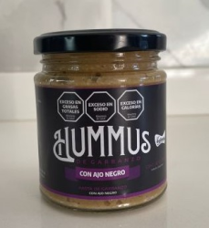 Hummus de garbanzo con ajo negro