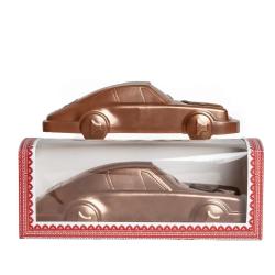Auto deportivo de chocolate con leche